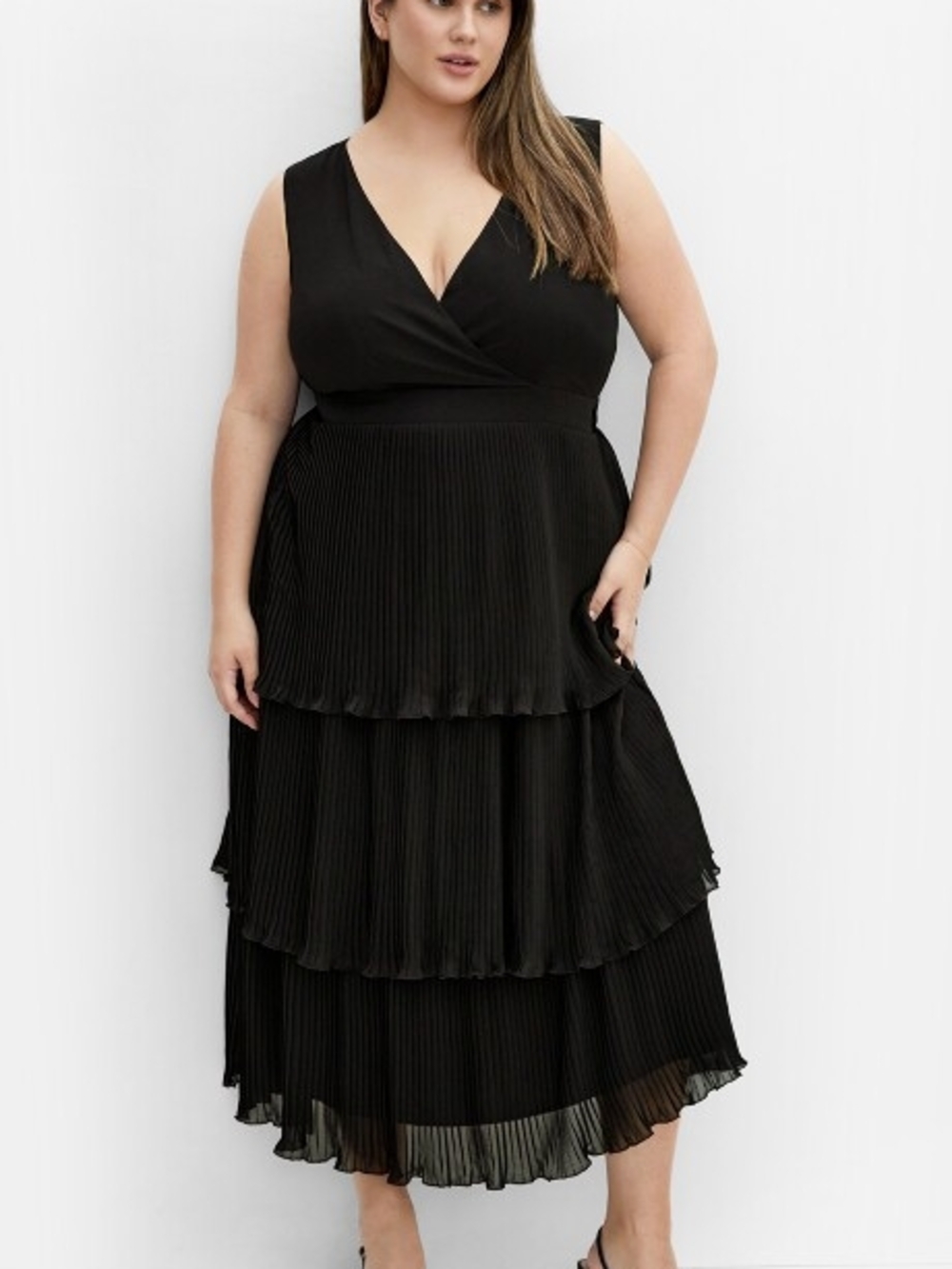 City Chic Black Pleated Maxi Dress Size 18 NWT - Picture 2 of 5